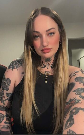 Full leaked Goth queen page private onlyfans photo